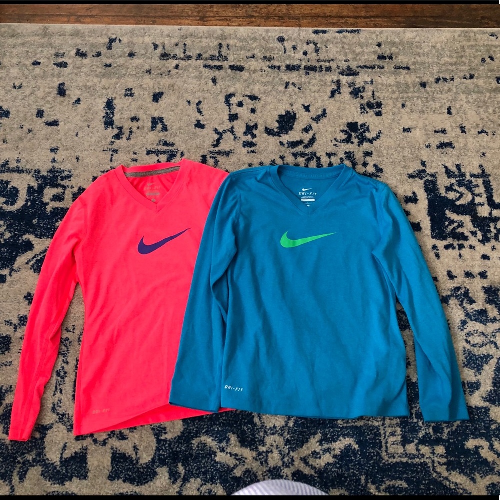Girls set of 2 Nike long sleeved Shirts
